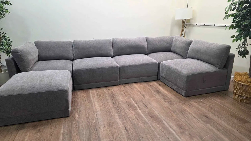 Thomasville Fallon Modular Sectional with Ottoman