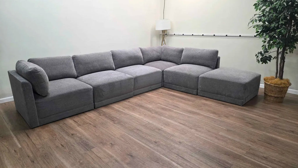 Thomasville Fallon Modular Sectional with Ottoman