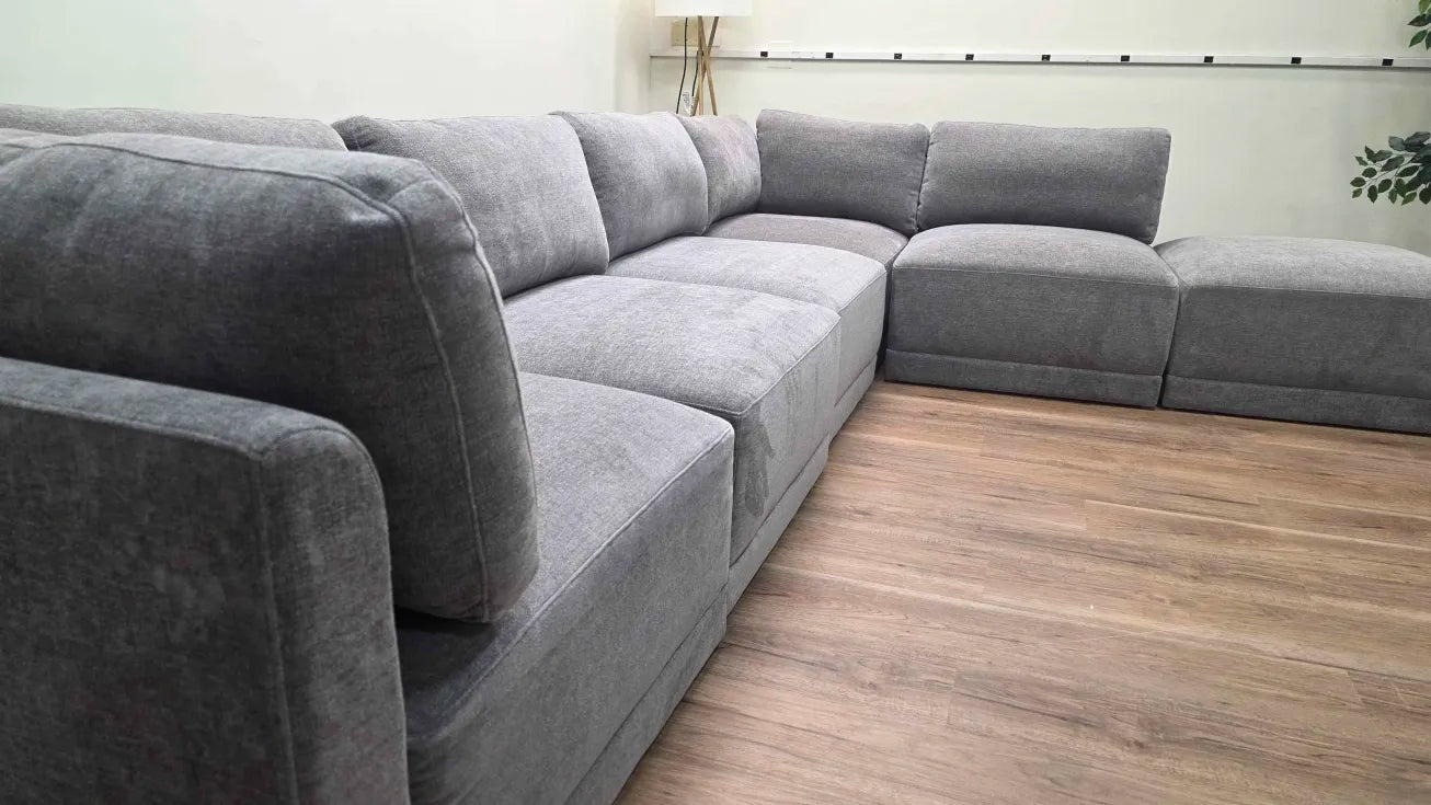 Thomasville Fallon Modular Sectional with Ottoman