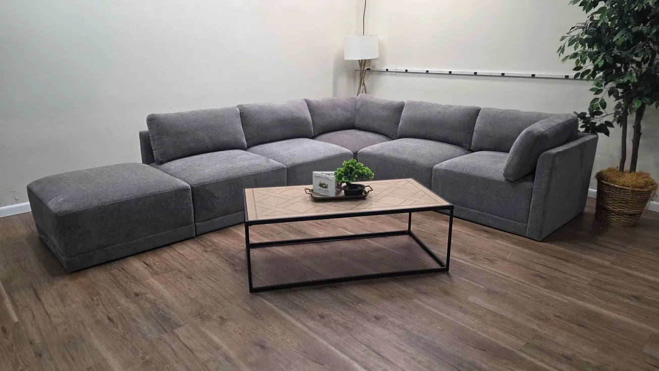 Thomasville Fallon Modular Sectional with Ottoman