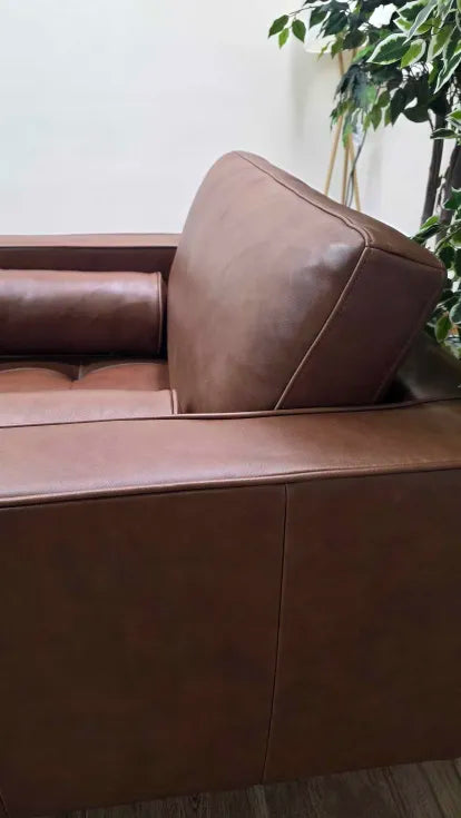 Sven 42" Tufted Leather Lounge Chair