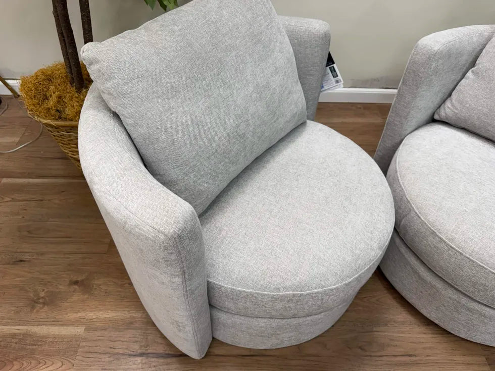 Thomasville Davos Swivel Chair
