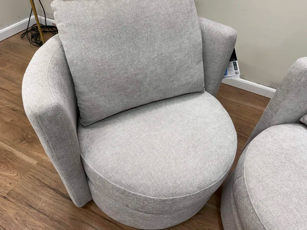 Thomasville Davos Swivel Chair